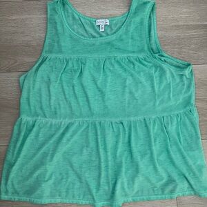 Cutest ruffled tank in xl